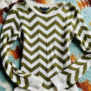 Tommy Hilfiger Crew Neck Womens sweater green and white small saint patricks day